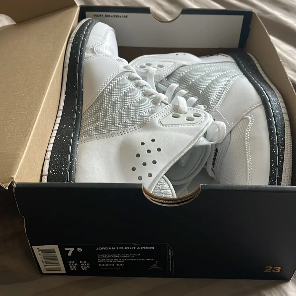 AirJordans size 7.5 in men or 9 in women very good condition - Picture 5 of 6